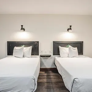 The Greens On Stockton Hotel